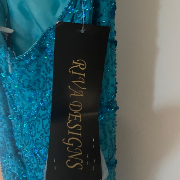 Gown - Picture 4 of 5